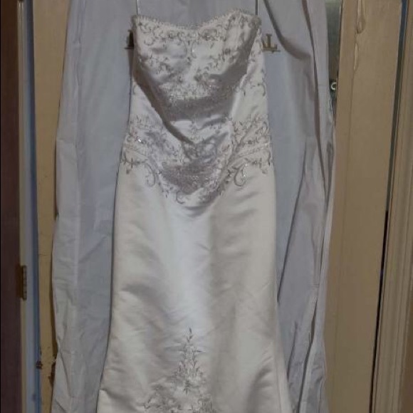 Davids Bridal Strapless Lace Up Wedding Dress